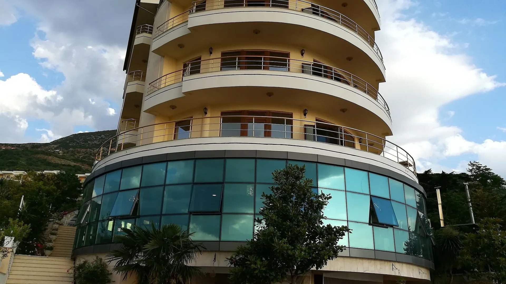 Monte-Carlo Hotel Wlora