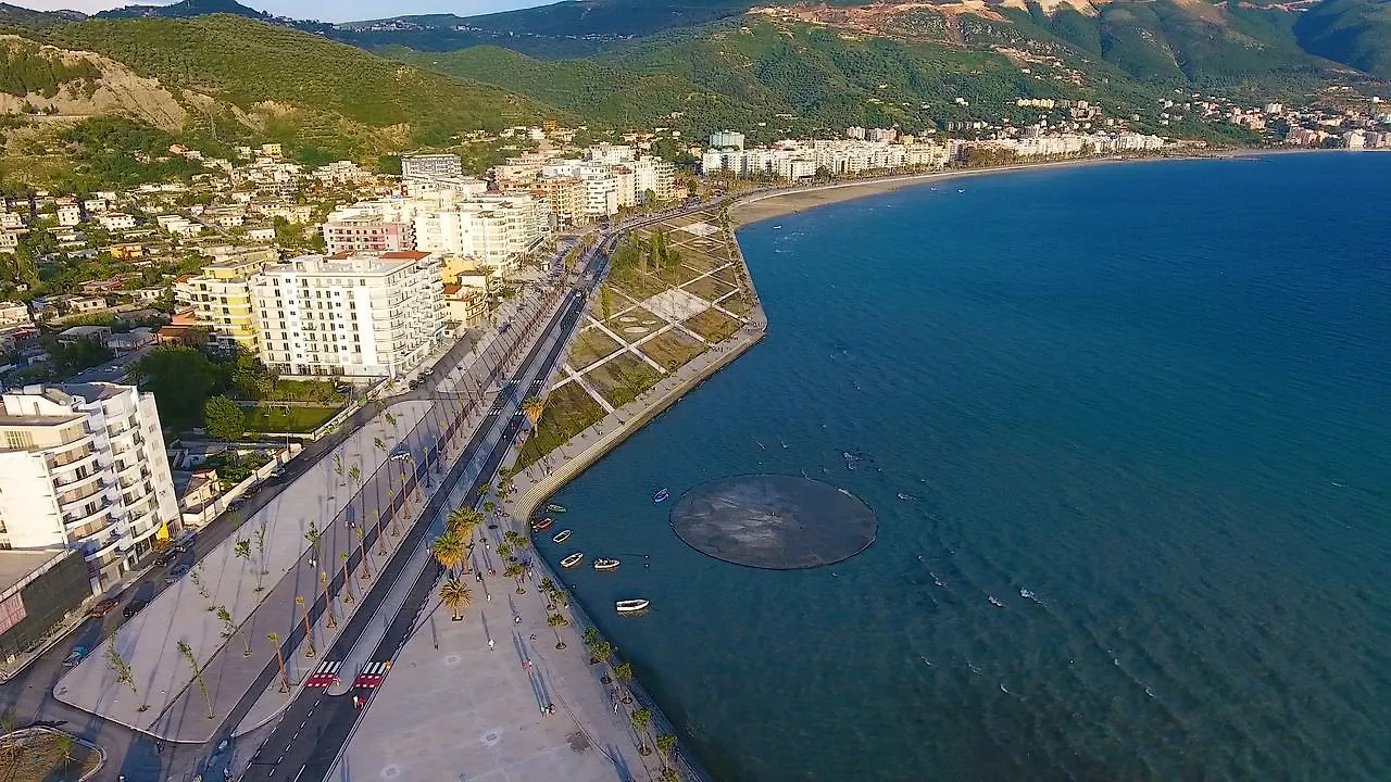 Monte-Carlo Hotel Влёра